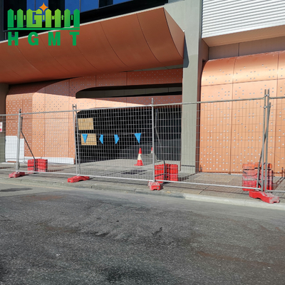 Période de fabrication de la clôture de construction temporaire