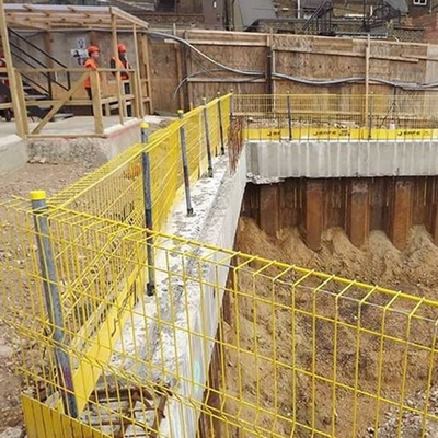 Barrière de protection des bords de l'installation facile avec assemblage sans outil pour une configuration rapide