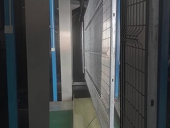 Comment le grillage de sécurité V Mesh est-il thermolaqué ?