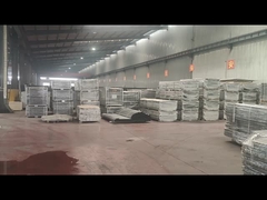 Une variété de produits sont prêts à être expédiés