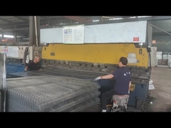 Clôture grillagée en V pliée par une machine