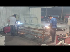 Clôture de sécurité en cours de soudure