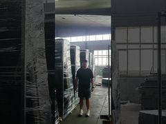 clôture de sécurité avec palette en fer couleur noire